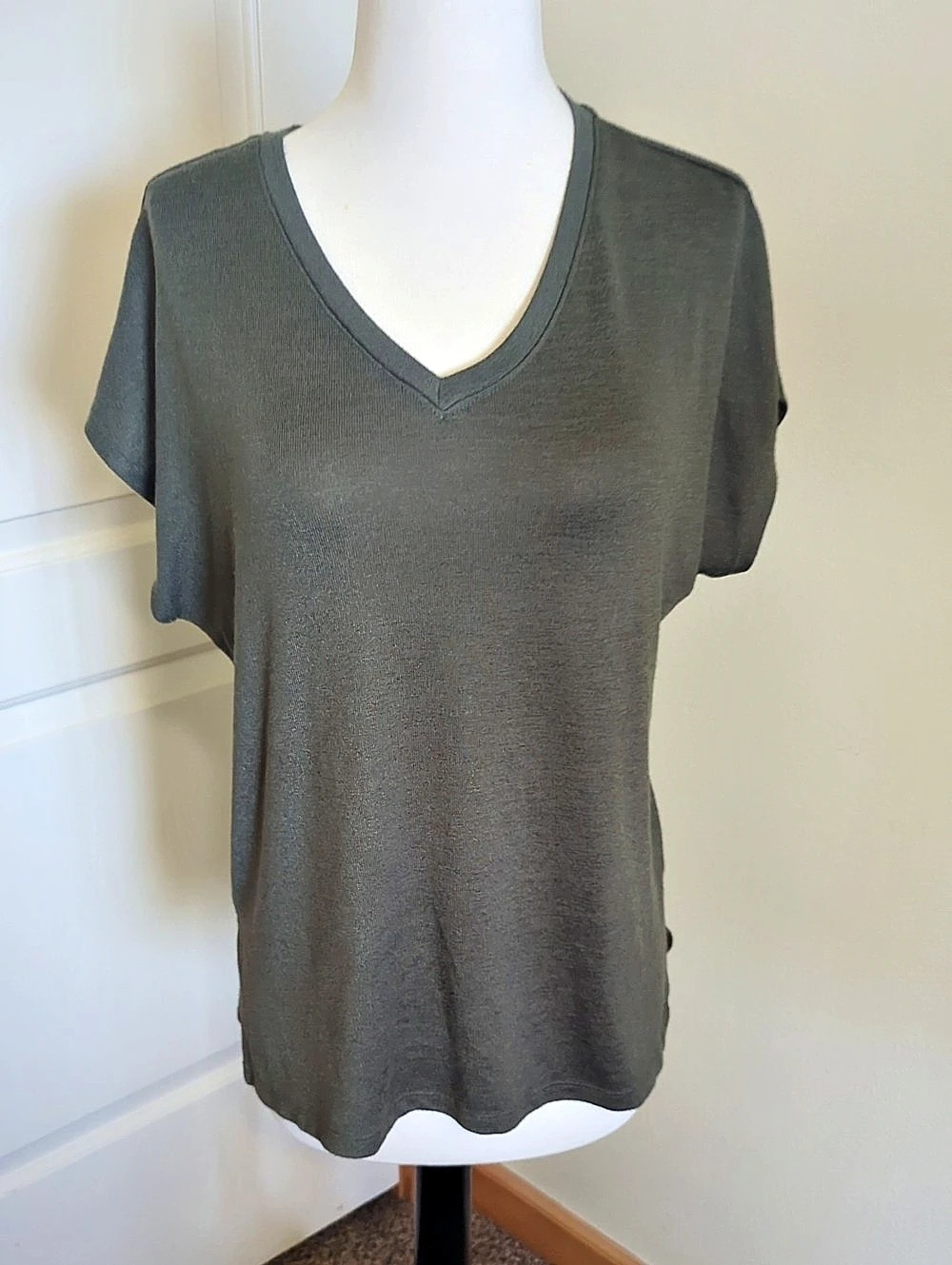 Orvis Classic Collection V-Neck Short Sleeve Tee Green Small